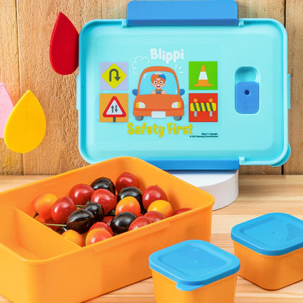 Fiambrera Bento de plástico reutilizable de Zak Designs Blippi con cierre hermético, asa de transporte, válvula de vapor para microondas y recipientes individuales para el almuerzo empaquetado de niños (set de 3 piezas)