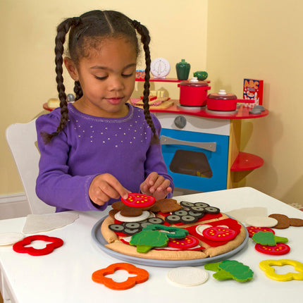 Melissa & Doug Juego de comida de fieltro de pizza para mezclar y combinar - Juego de pizza de fieltro de 42 piezas para la cocina de los niños, juguete de simulación para niños pequeños y niños de 2 años en adelante