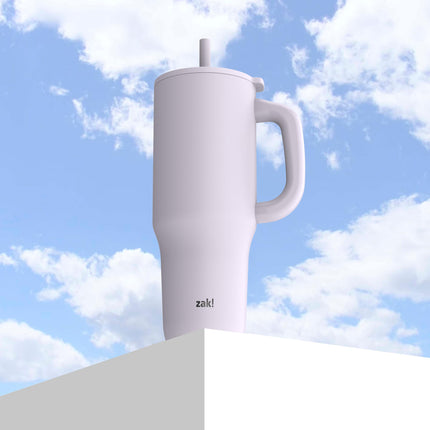 Vaso de viaje Sutton de Zak Designs para llevar, acero inoxidable de 40 oz con aislamiento al vacío, pajita de silicona y asa de transporte para bebidas frías (lila ahumado)