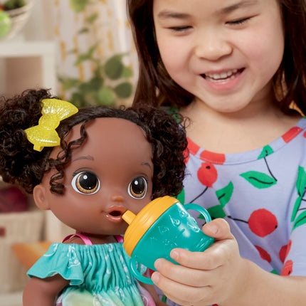 Muñeca Baby Alive Sorbitos Frutales, Lima, Set de Muñeca Bebé con Licuadora de Juguete, Bebe y Moja su Pañal, Juguete para Niñas y Niños de 3 Años en Adelante, Cabello Negro