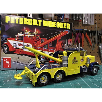 AMT 1/25 Scale Peterbilt 359 Wrecker Plastic Model Kit