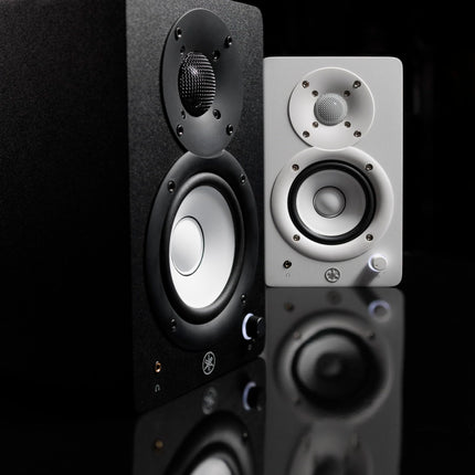 Yamaha HS4 Powered Studio Monitor in Black, Pair (HS4 B)