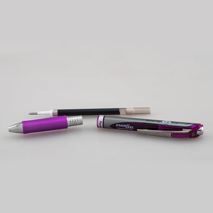 Bolígrafo de gel líquido retráctil Pentel Energel RTX, trazo grueso, punta metálica, tinta violeta, paquete de 2 (BL80BP2V)