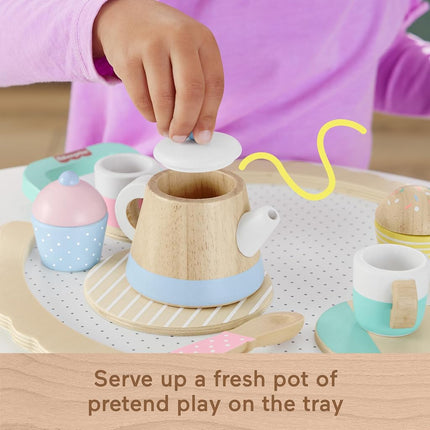 Juego de té de juguete de madera Fisher-Price para juego de imitación, juego de 12 piezas de madera con tetera, tazas y platillos para niños en edad preescolar de 3 años en adelante.