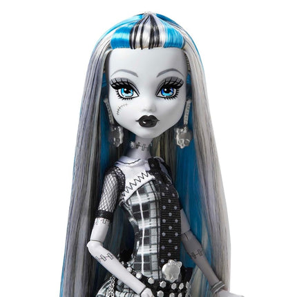 Monster High® Doll, Frankie Stein in Black and White, Reel Drama Collector Doll, Doll-Size and Life-Size Posters, Horror Flick Theme, Toys and Gifts