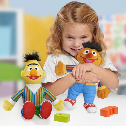 Amigos de Barrio Sésamo: Juego de 2 peluches sostenibles de Bert y Ernie de 20 cm, juguetes para niños con licencia oficial a partir de 18 meses, regalos y obsequios de Just Play.
