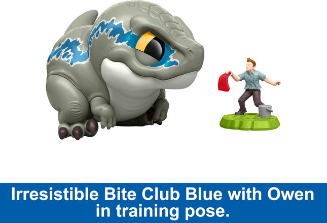 Figurine Mattel Jurassic World Bite Club, Vélociraptor « Blue », dinosaure stylisé potelé d'environ 10 cm avec accessoire (HVB37)