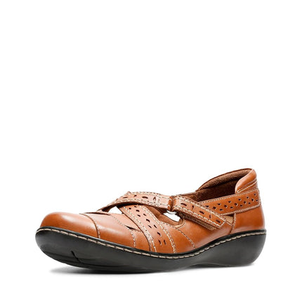 Clarks Women's Ashland Spin Q Slip-On Loafer, Tan,