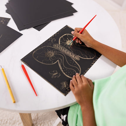 Melissa & Doug Scratch Art Scratchboard - Paquete de 50, Oro Brillante sobre Fondo Negro