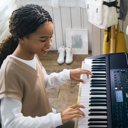 Clavier portable Yamaha PSR-E383 61 touches sensibles pour débutants avec pupitre, adaptateur secteur