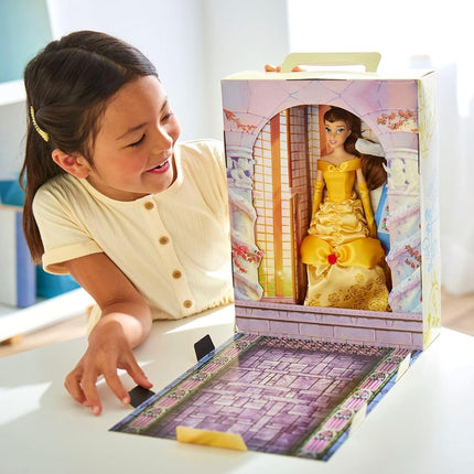 Muñeca Princesa Disney Store para niña (Bella de La Bella y la Bestia) de 28 cm, Incluye Libro para Colorear, Vestido Adicional, Muñeca Princesa con Atuendo Clásico, Juguetes de Princesas