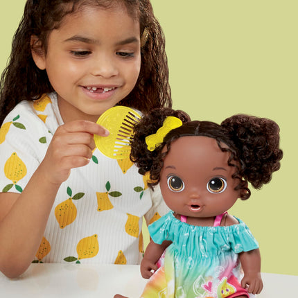 Muñeca Baby Alive Sorbitos Frutales, Lima, Set de Muñeca Bebé con Licuadora de Juguete, Bebe y Moja su Pañal, Juguete para Niñas y Niños de 3 Años en Adelante, Cabello Negro