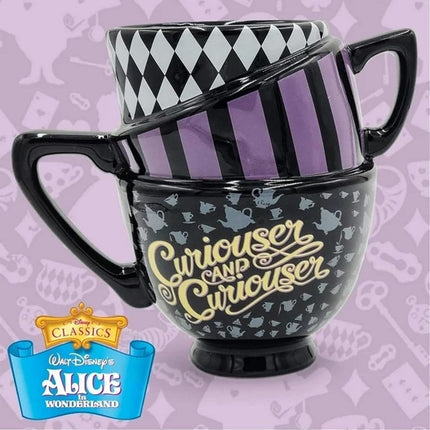 Taza de café de cerámica esculpida Silver Buffalo Disney's Alice in Wonderland con diseño de tazas apiladas, 20 onzas