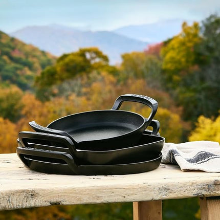 Le Creuset Alpine Outdoor Collection Enameled Cast Iron Pizza Pan, 15"