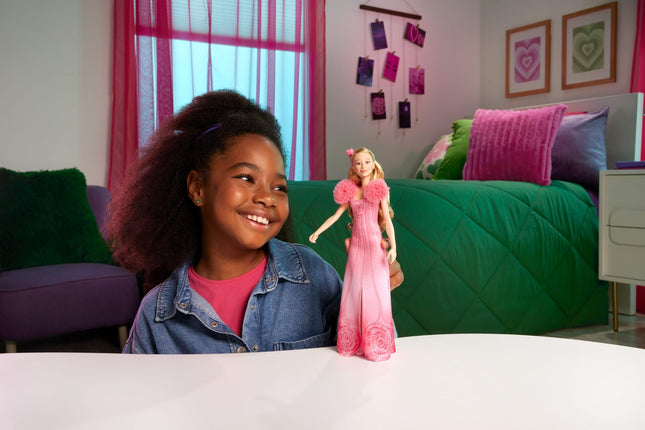 Mattel Wicked Singing Glinda Fashion Doll & Accessories, Posable with Movie-Inspired Look & Removable Outfit, Sings “Popular”, JLG49
