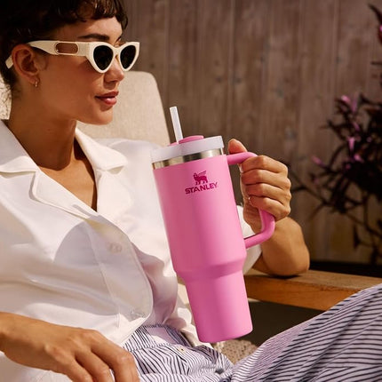 STANLEY Quencher H2.0 Vaso con Asa y Pajita 20 oz | Tapa Flowstate de 3 Posiciones | Compatible con Portavasos para Viaje | Vaso Aislado de Acero Inoxidable | Sin BPA | Coastal Teal
