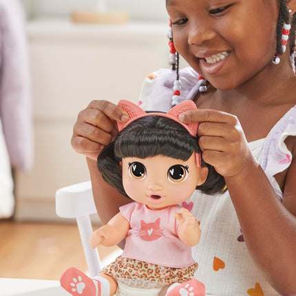 Baby Alive Super BFF Katie Kat - Muñeca con pelo negro, juego de accesorios, 28 cm, juguetes para niños y niñas a partir de 3 años (exclusivo de Amazon)