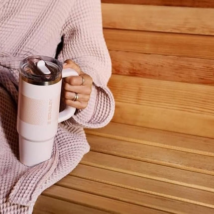 Vaso Stanley Quencher ProTour Flip Straw con tapa a prueba de fugas 30 oz | Popote incorporado y asa | Compatible con portavasos para viajes | Vaso térmico de acero inoxidable | Sin BPA | Frost Fade