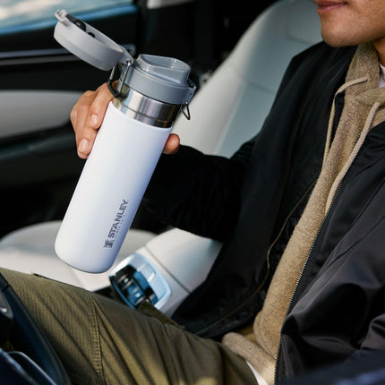Bouteille d'eau Stanley Quick Flip GO 1 L | Couvercle à bouton-poussoir | Étanche et compacte pour les voyages et le sport | Acier inoxydable isolé | Sans BPA | Noir
