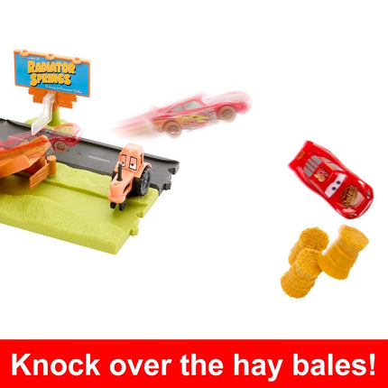 Mattel Disney and Pixar Cars Playset with 3 Toy Vehicles & 2 Ways to Play, Frank Escape & Stunt Race Playset Includes Lightning McQueen, HRX48
