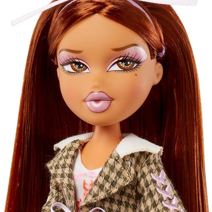 Bratz Stylin' Yasmin - Fashion Doll with Customisable T-Shirt for You, Comes with Accessories, Cute Toys for Girls, Brown
