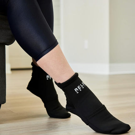 Chaussettes de cryothérapie Relief Genius avec packs de gel glacé réutilisables – Soulagement des entorses, douleurs musculaires, contusions, gonflements, œdèmes, chimiothérapie, arthrite, pieds post-partum (Noir, Large)