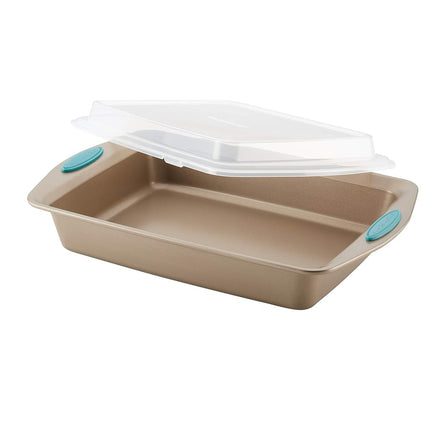 Rachael Ray Cucina Plat de cuisson/Moule à gâteau antiadhésif avec couvercle et poignées, Rectangulaire – 23 cm x 33 cm, Marron