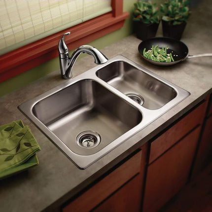 Moen 7545C Camerist One-Handle Pullout Kitchen Faucet Featuring Power Clean and Reflex, Chrome