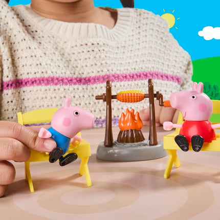 Peppa Pig Three Little Piggies Caravan Playset with 3 Figures
