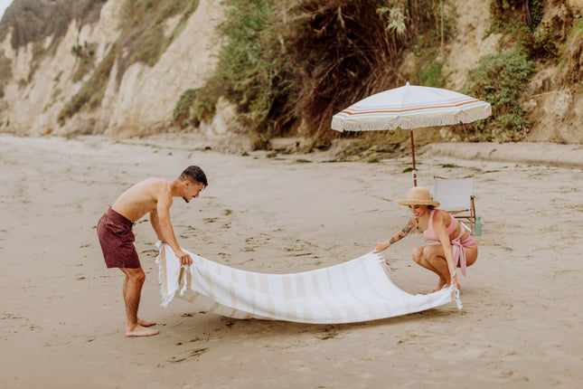 BEACH STATE Manta de playa Oceanside, 66" x 80", manta de picnic premium 100% algodón, toalla de playa extragrande con flecos, accesorios de playa bohemios (Driftwood Stripe)