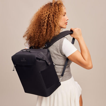 Sac à dos isotherme souple Stanley All Day Madeleine Midi, 14 L | Glacière de 20 canettes avec poignée et bandoulières | Maintient au frais pendant une journée | Sac de voyage isotherme avec fermeture éclair | Sans BPA | Crème