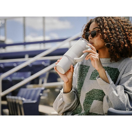 Vaso Stanley Quencher ProTour Flip Straw con tapa a prueba de fugas 30 oz | Popote incorporado y asa | Compatible con portavasos para viajes | Vaso térmico de acero inoxidable | Sin BPA | Frost Fade