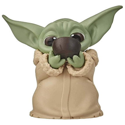 Star Wars The Bounty Collection The Child Collectible Toys “Baby Yoda” Sipping Soup, Blanket-Wrapped Figure 2-Pack