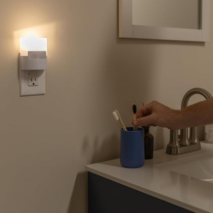GE 12201 Ultra Brite Motion-Activated LED Light, White