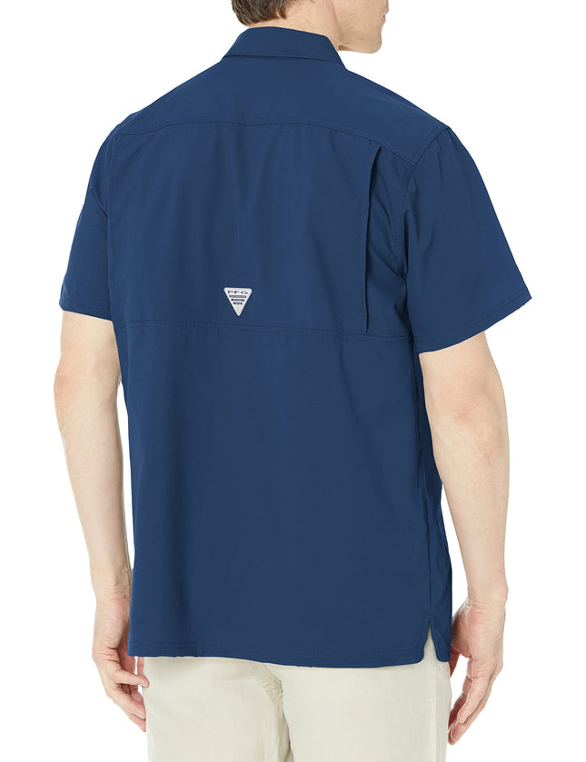 Columbia Men's Slack Tide Camp Shirt, Short Sleeve Shirt, Carbon, X-Small