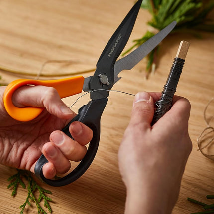 Fiskars Multi-Purpose Garden Shears - 7-in-1 Garden Multi-Tool with Sheath - Yard and Garden Tools - Orange/Black