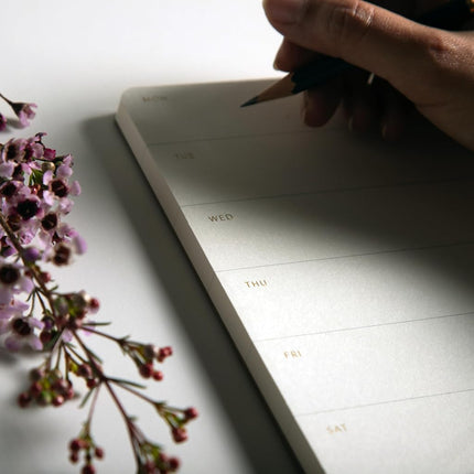 Pinesman - Elegant Undated Weekly Planner Pad, Tear Off Sheets, Minimalist, Weekly to Do List Notepad, Daily Schedule Desk Planner - 11.22" x 7.87”