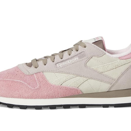 Zapatillas Reebok Unisex-Adult Classic Leather V1, Sand/Hazy Grey/Dusty Rose, 9 Mujer/7.5 Hombre