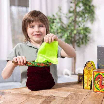 Melissa & Doug Deluxe Magic Set | Pretend Play Toy | Magic Play Set | Creative Play | Magic Toy for Kids | Magic Made Easy | 8+ | Gift for Boy or Girl
