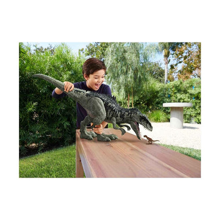 Jurassic World Dominion Super Colossal Giganotosaurus Action Figure with Eating Feature, Extra Large Toy Dinosaur at 39in Long, GWD68