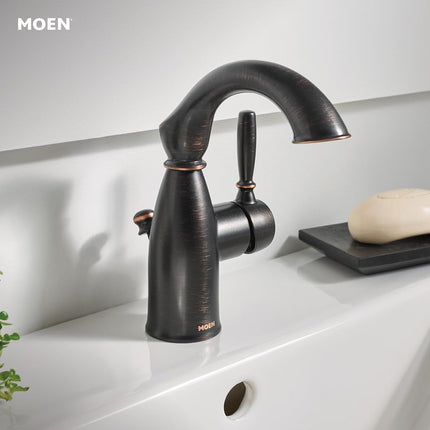 Robinet de salle de bain rustique Moen Sarona en bronze méditerranéen à poignée unique, à trou unique, avec plaque de pont en option, robinet d'évier de salle de bain traditionnel et ensemble de bonde, 84144BRB