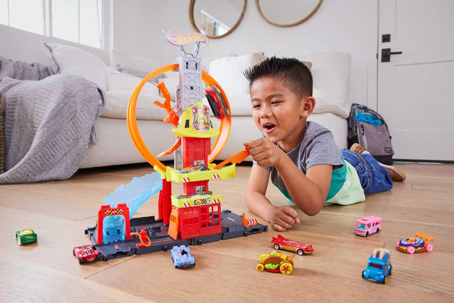 Hot Wheels City Super Loop Fire Station Playset & 1 Car