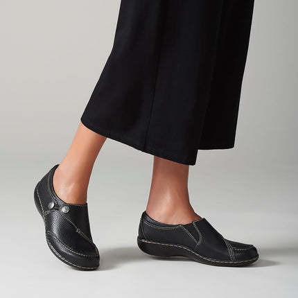 Clarks Women's Ashland Lane Q Slip On Loafer, Burgundy, 6 M US, Black, 40 EU Weit