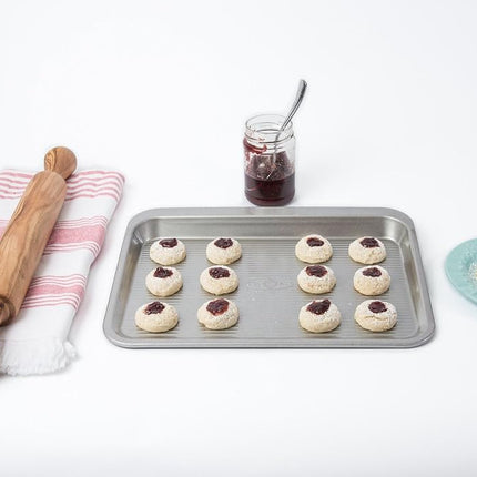 USA Pan Bakeware, plaque à biscuits en acier aluminisé, petite, argent, 35,5 cm x 23,8 cm