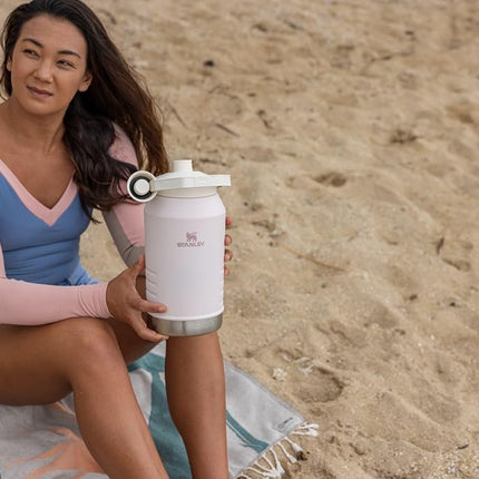 Stanley Iceflow Fast Flow Jug | Gobelet à eau en acier inoxydable recyclé | Garde les boissons froides et glacées pendant des heures | Poignée de transport facile | 2,8 litres | Quartz rose