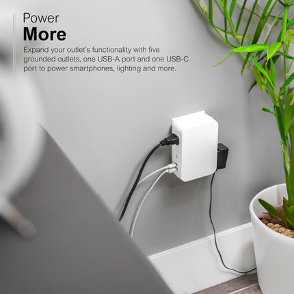Extensor de pared de 5 tomas USB C de GE, acceso lateral, protector de sobretensión, multitoma, USB A, 3 clavijas, instalación segura, blanco, 83503