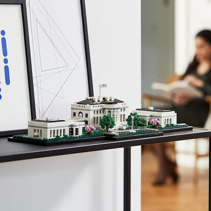 LEGO 21054 Architecture The White House Display Model Building Kit, Landmark Collection Set for Adults, Collectible Home Décor Gift Idea for Men, Women, Him or Her