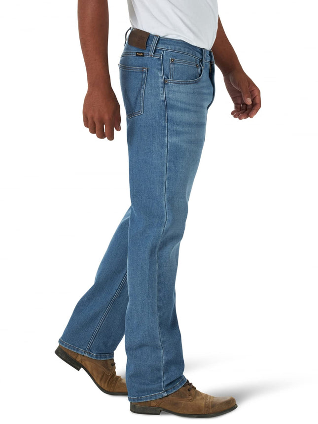 Wrangler Men's Free-to-Stretch Regular Fit Jean, Naval, 31W x 30L