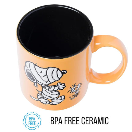 Taza de cerámica Silver Buffalo Peanuts Snoopy Woodstock Momia con diseño de cera de 20 oz