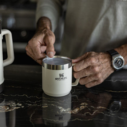 Taza clásica legendaria para camping STANLEY 12oz Crema Brillante